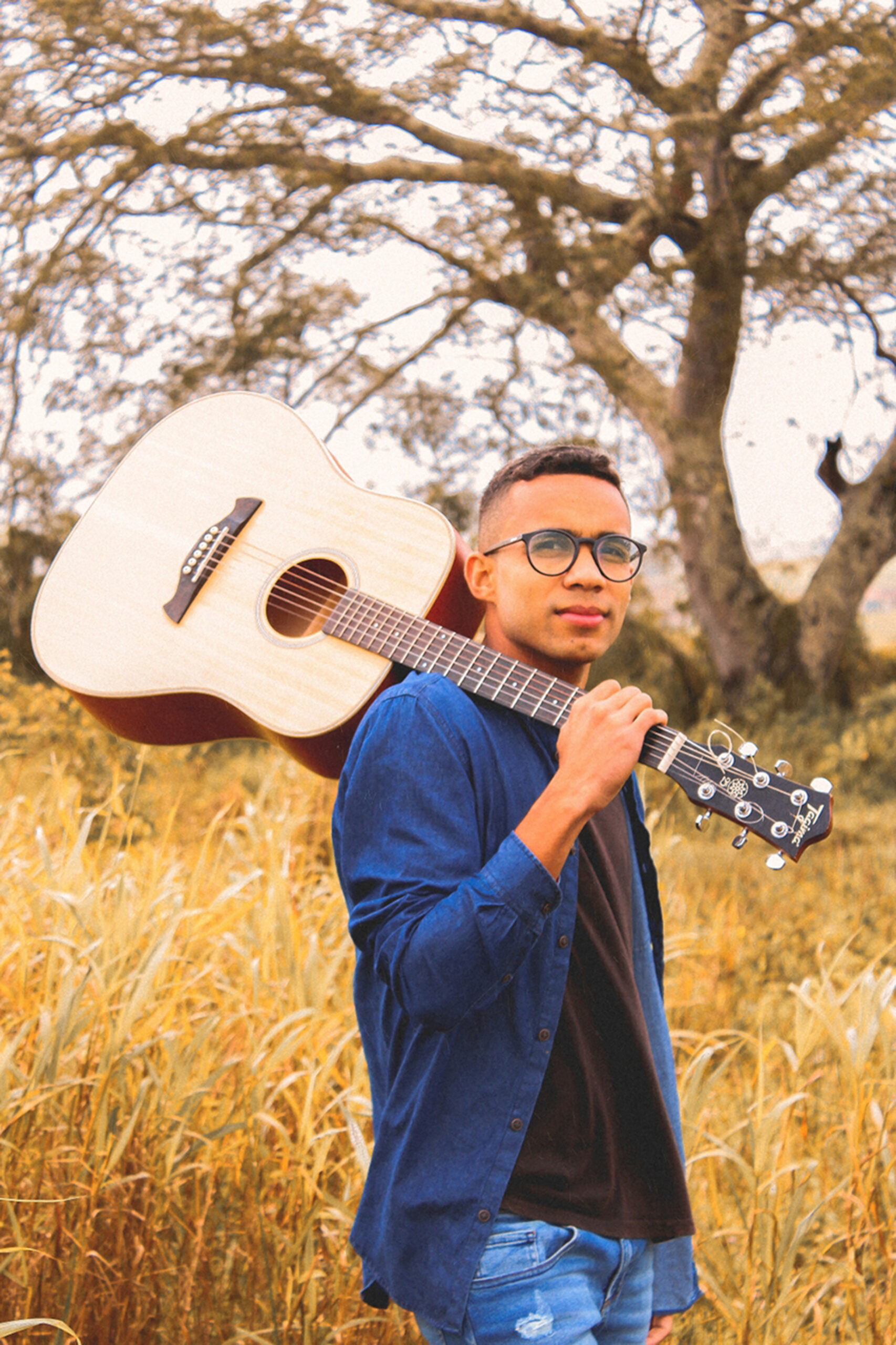 Nascido em Itambé/BA, o cantor Junior Ferraz assina com a Nova Fase Distribuição