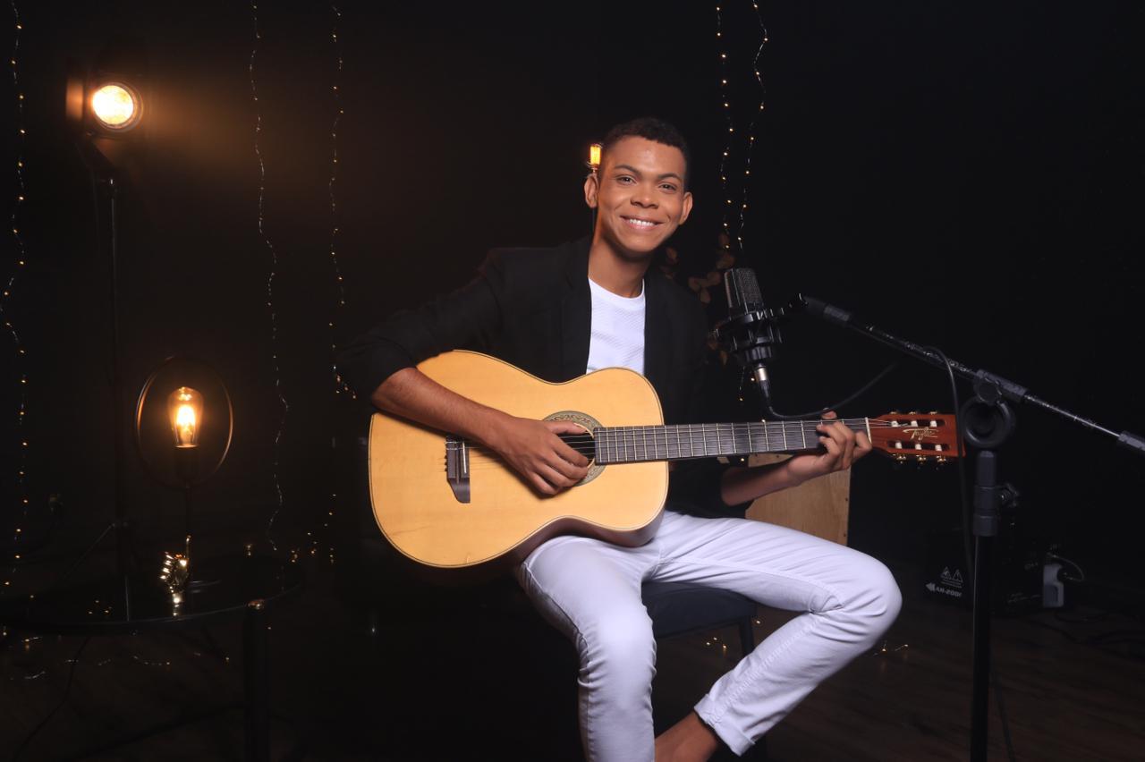 Aos 19 anos, Jessé Aguiar se torna o artista viral da música brasileira e alcança a TOP 50 Global do Spotify