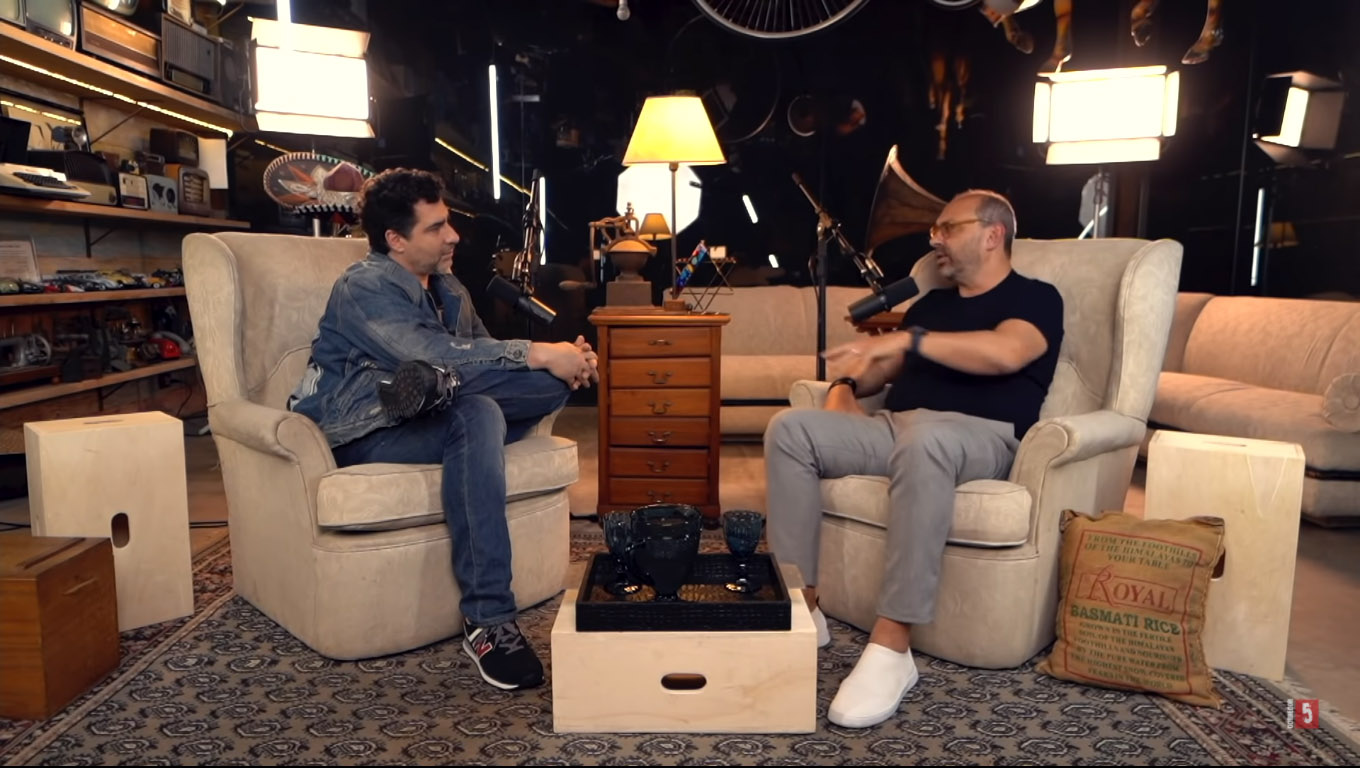 Maurício Soares conta sua trajetória no Gospel para o Podcast Corredor 5