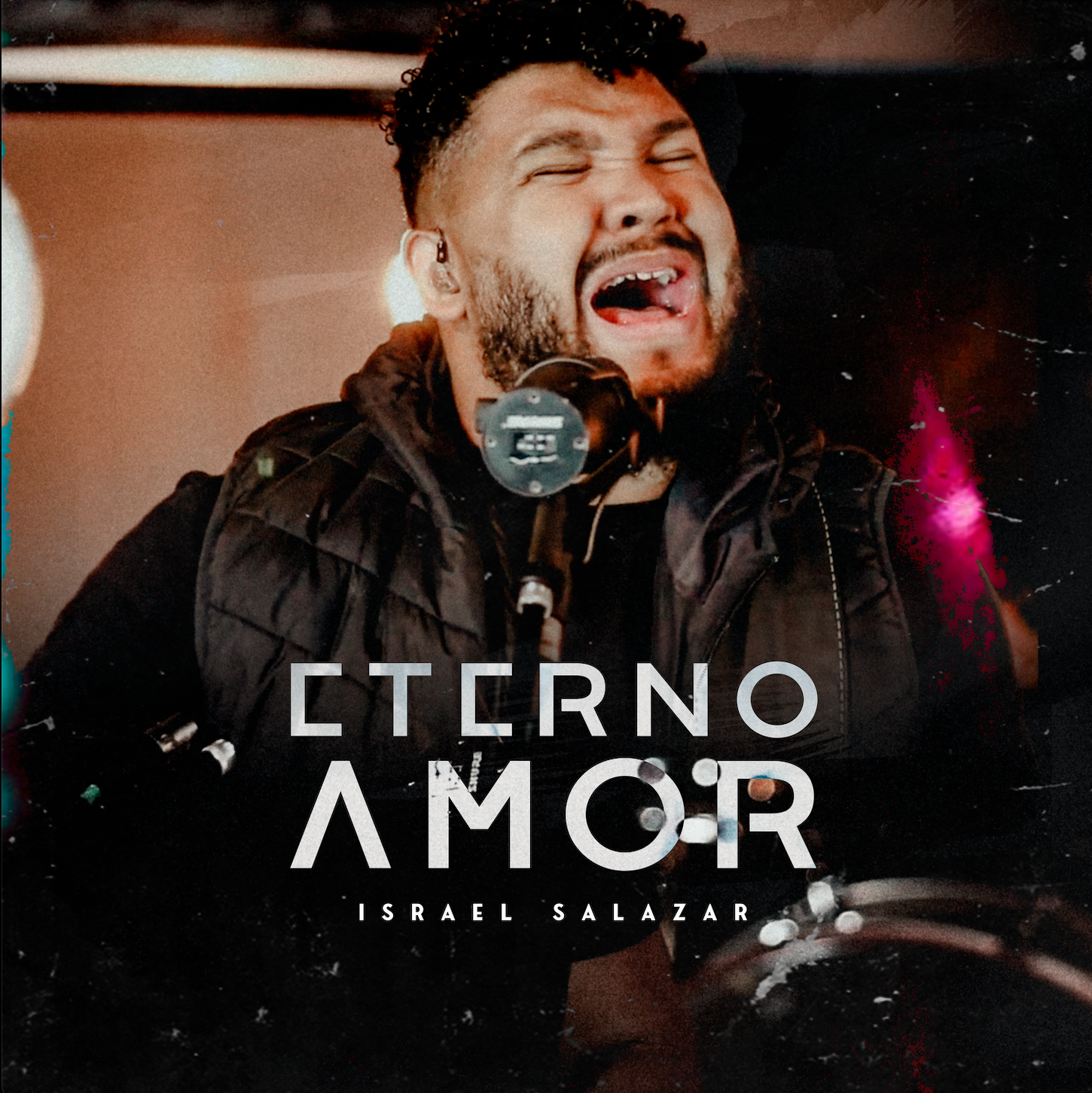 O cantor Israel Salazar apresenta a música e o videoclipe de “Eterno amor”.