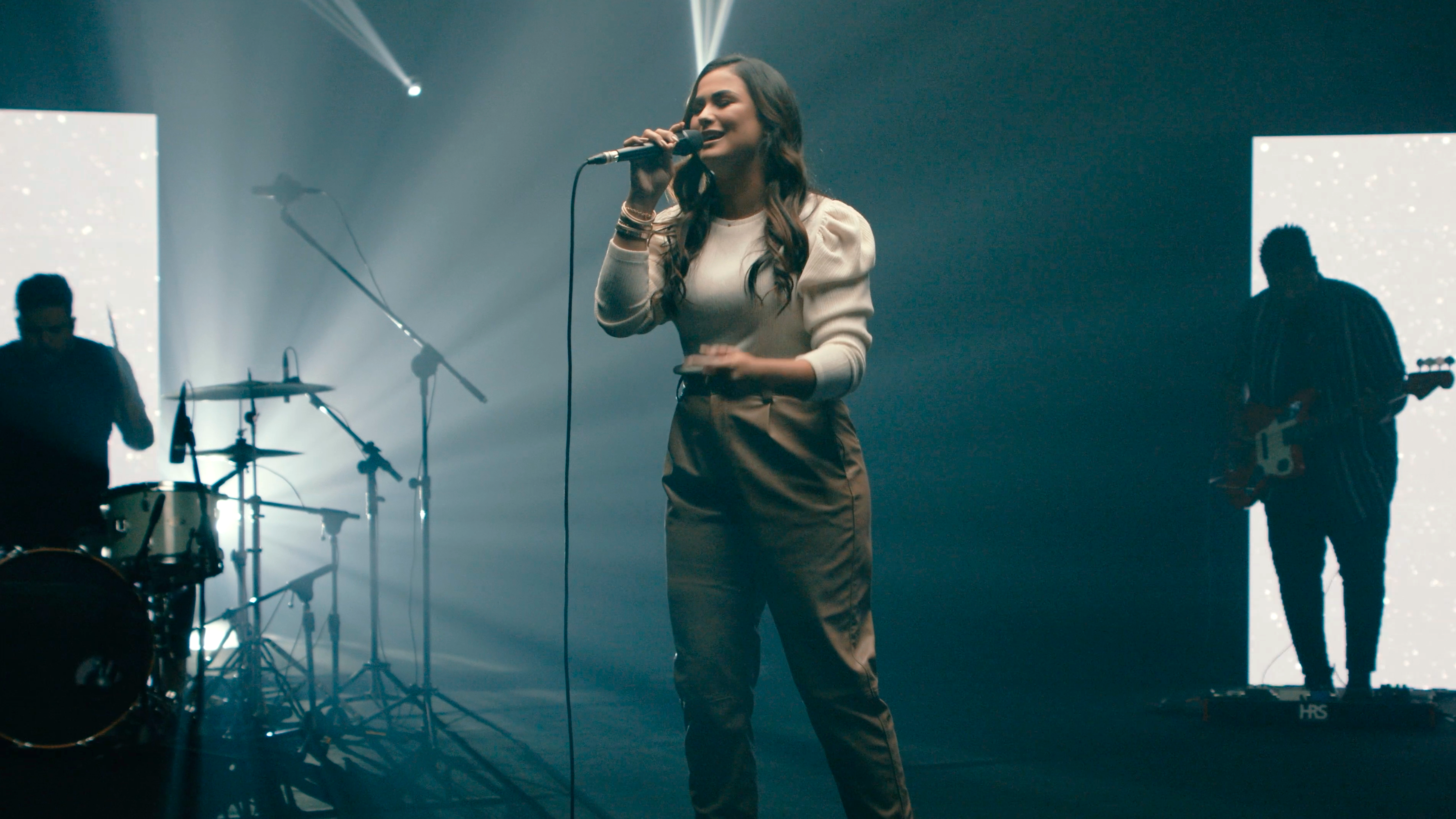 Bruna Olly fala sobre o mover do Espírito Santo em seu novo single