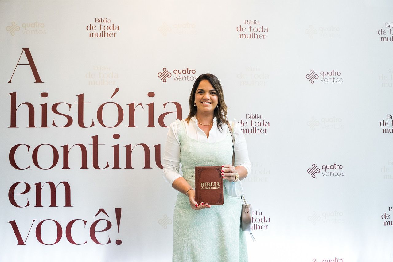 Bispa Flavinha Cabral da Igreja da Família representa Pernambuco em Bíblia de estudo direcionada às mulheres