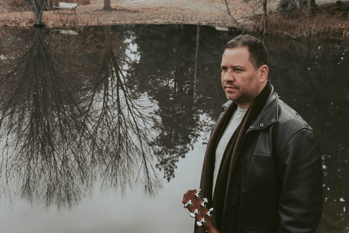 Adelso Freire apresenta sua nova música de trabalho “Vou Esperar” pela CAF Digital Music