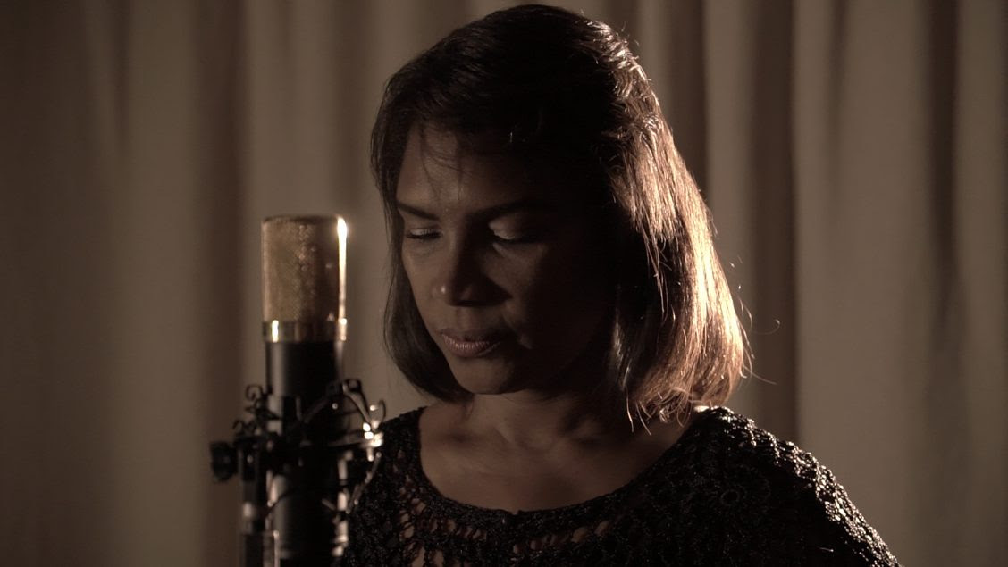 Paula Mendonça lança o single pentecostal “A Muralha” com produção assinada por vencedor do Grammy Latino