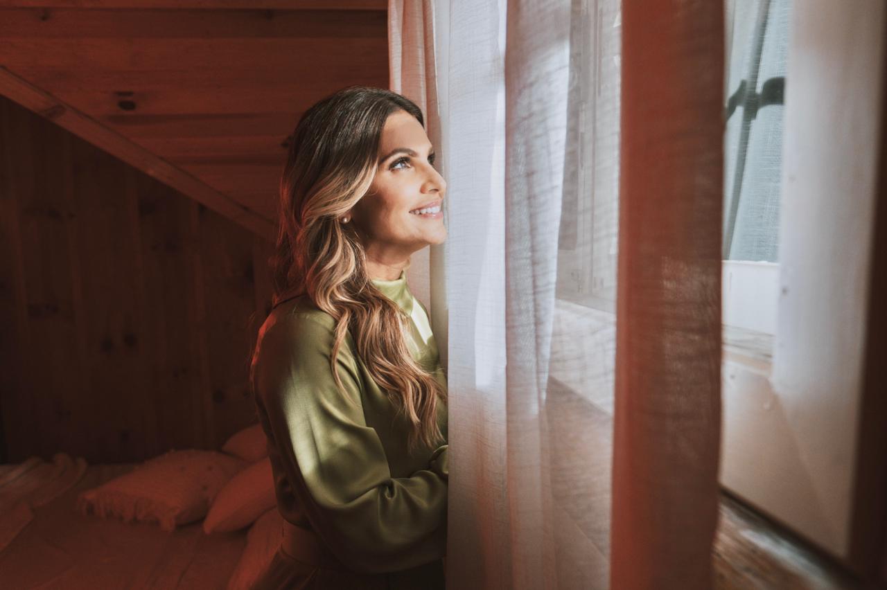 Aline Barros lança “Minha Oração”, primeiro curta de sua carreira