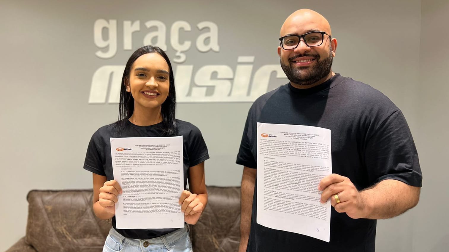 Grace Jhones assina contrato com a gravadora Graça Music e já entra em estúdio