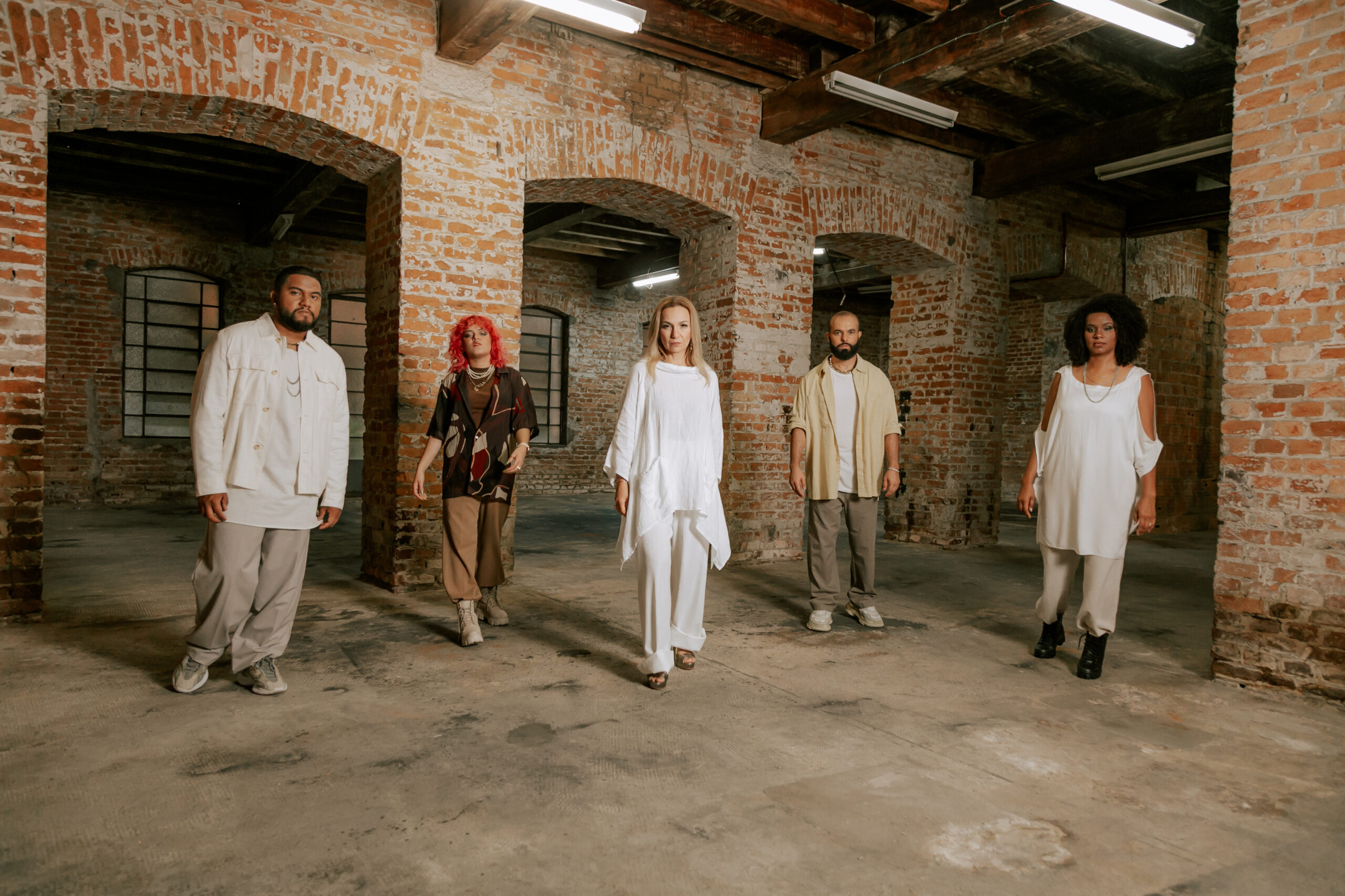 Jeanne Mascarenhas lança nova versão de “Ousado Amor”, pela Eleve Records, com participação do Coral Soul Livre