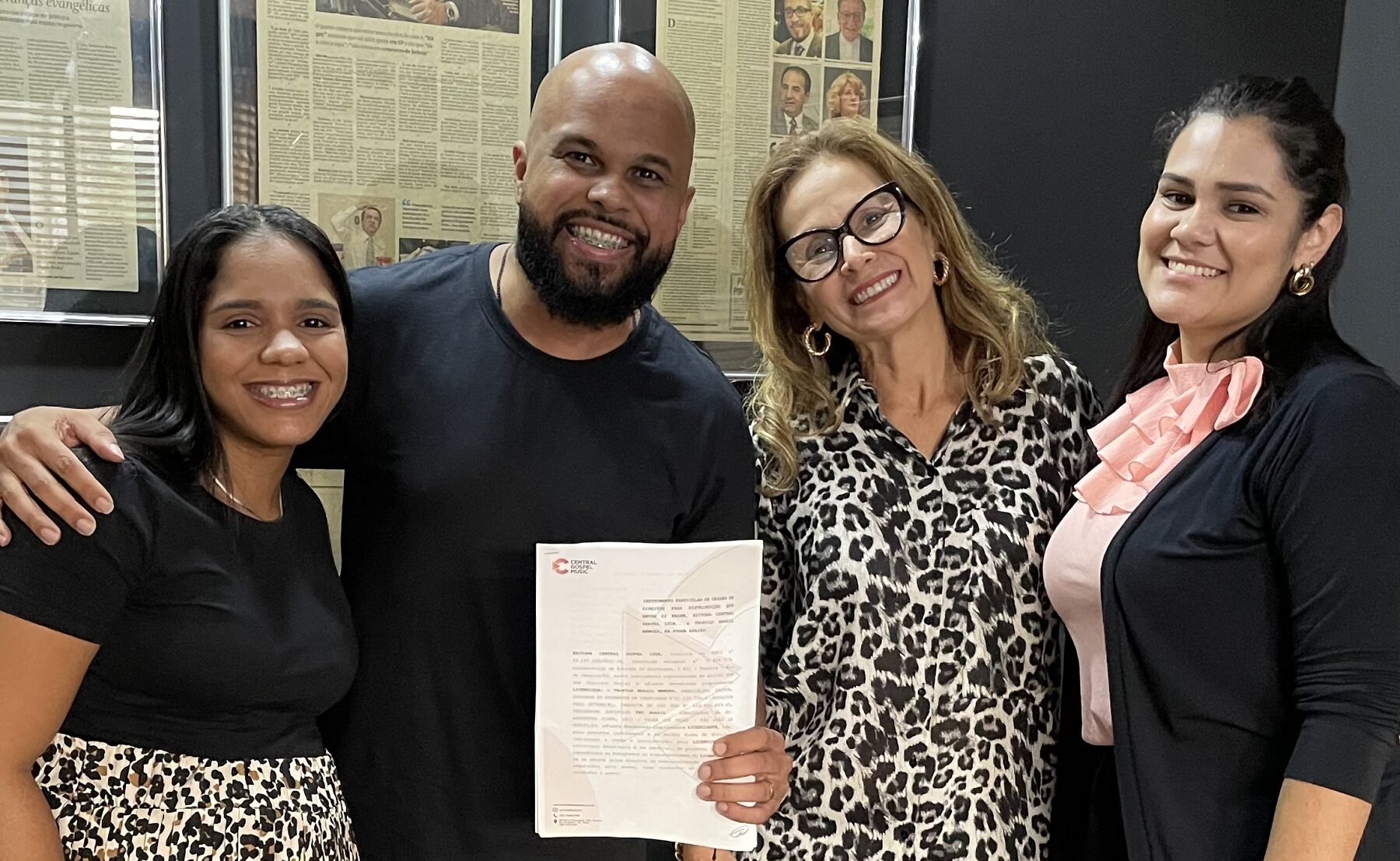 Téo Brasil assina com a Central Gospel Music e anuncia gravação de projeto ao vivo