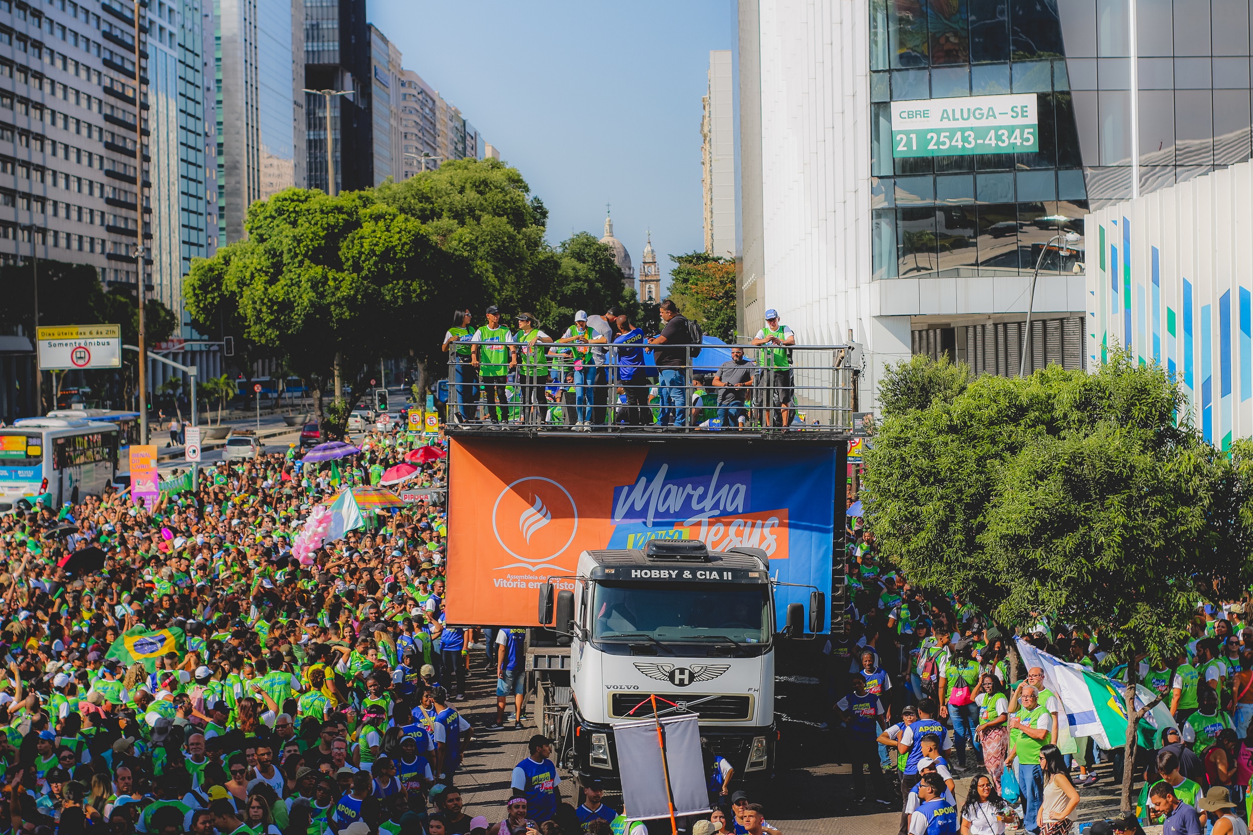 Marcha Para Jesus do Rio de Janeiro teve oração, música e até pedido de casamento no palco