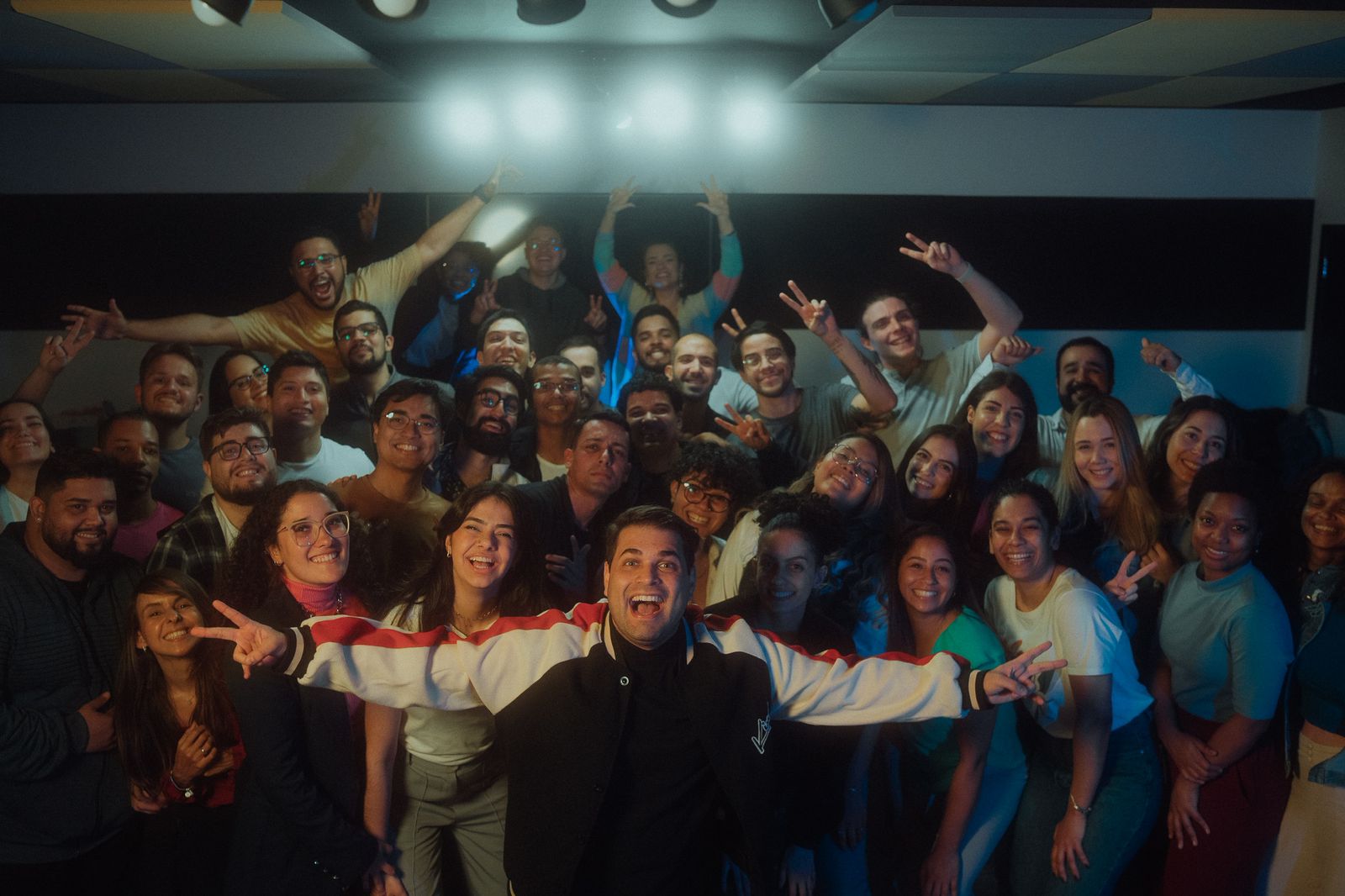 Cleber Munhoz une reggaeton e batida eletrônica na versão remix de “Protetor”