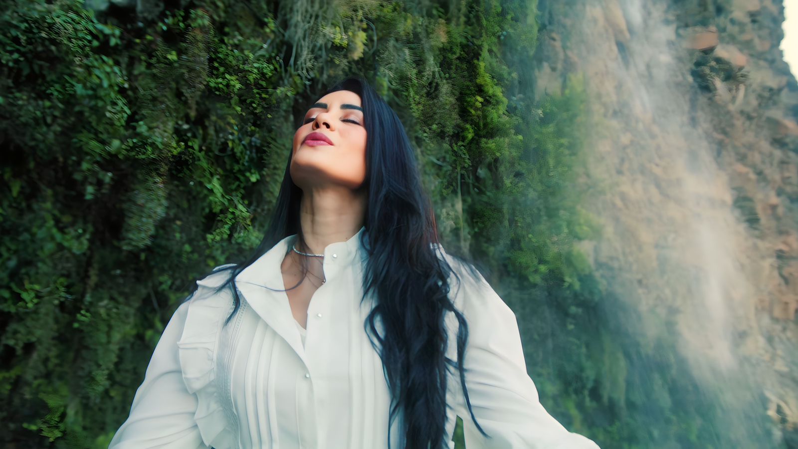 Lilian Monteiro lança o single “Vivo Está” e prepara terreno para novo projeto musical