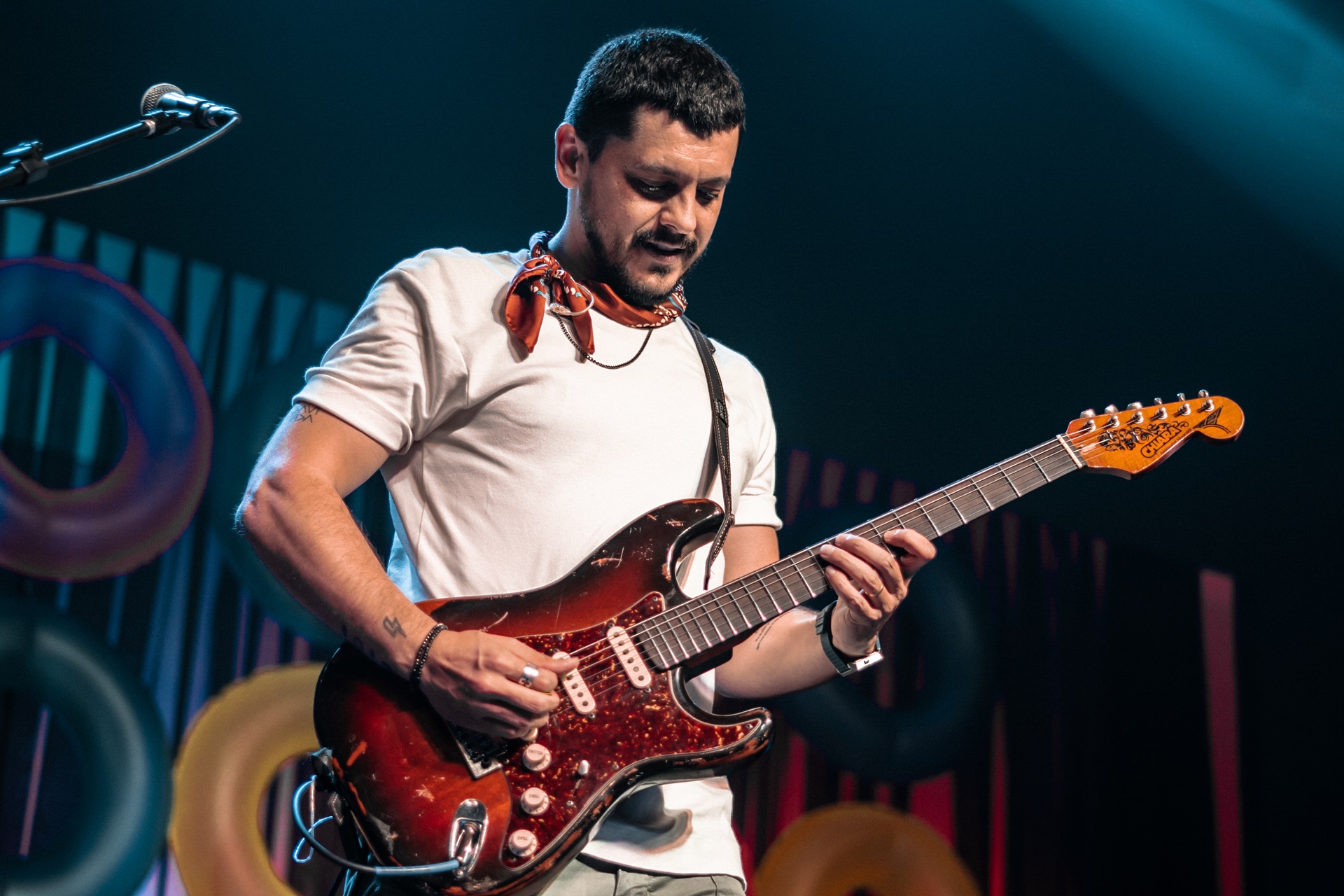 Alexandre Magnani apresenta a versão reggae pop do sucesso “Bênçãos Que Não Têm Fim”