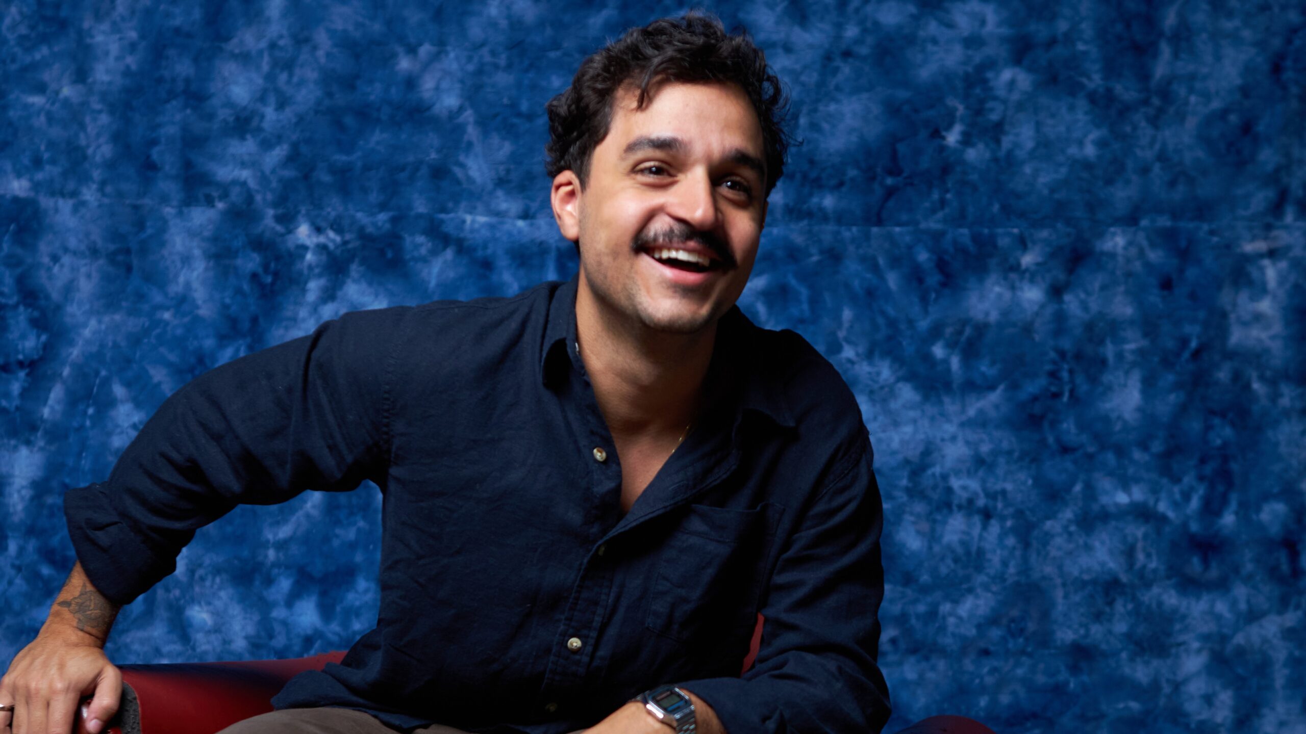 Fugindo do convencional, Leo Schiappadini aposta no indie pop no single “Até Sermos Um”