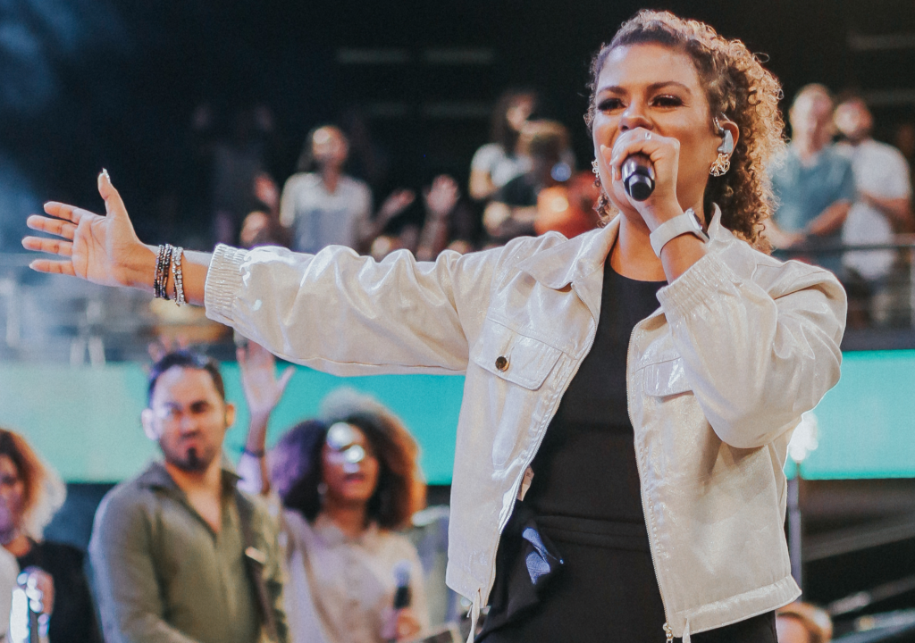 Nívea Soares lança “Hosana”, segunda música de trabalho de seu novo álbum ao vivo