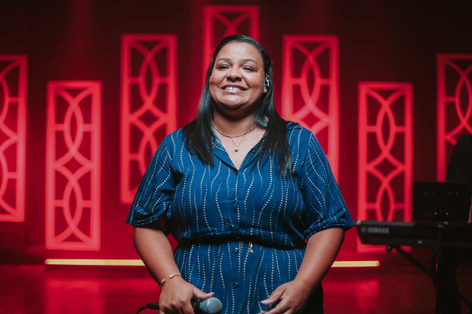 Valéria Batista no cover “Não Abandone a Missão”, uma experiência pessoal de superação