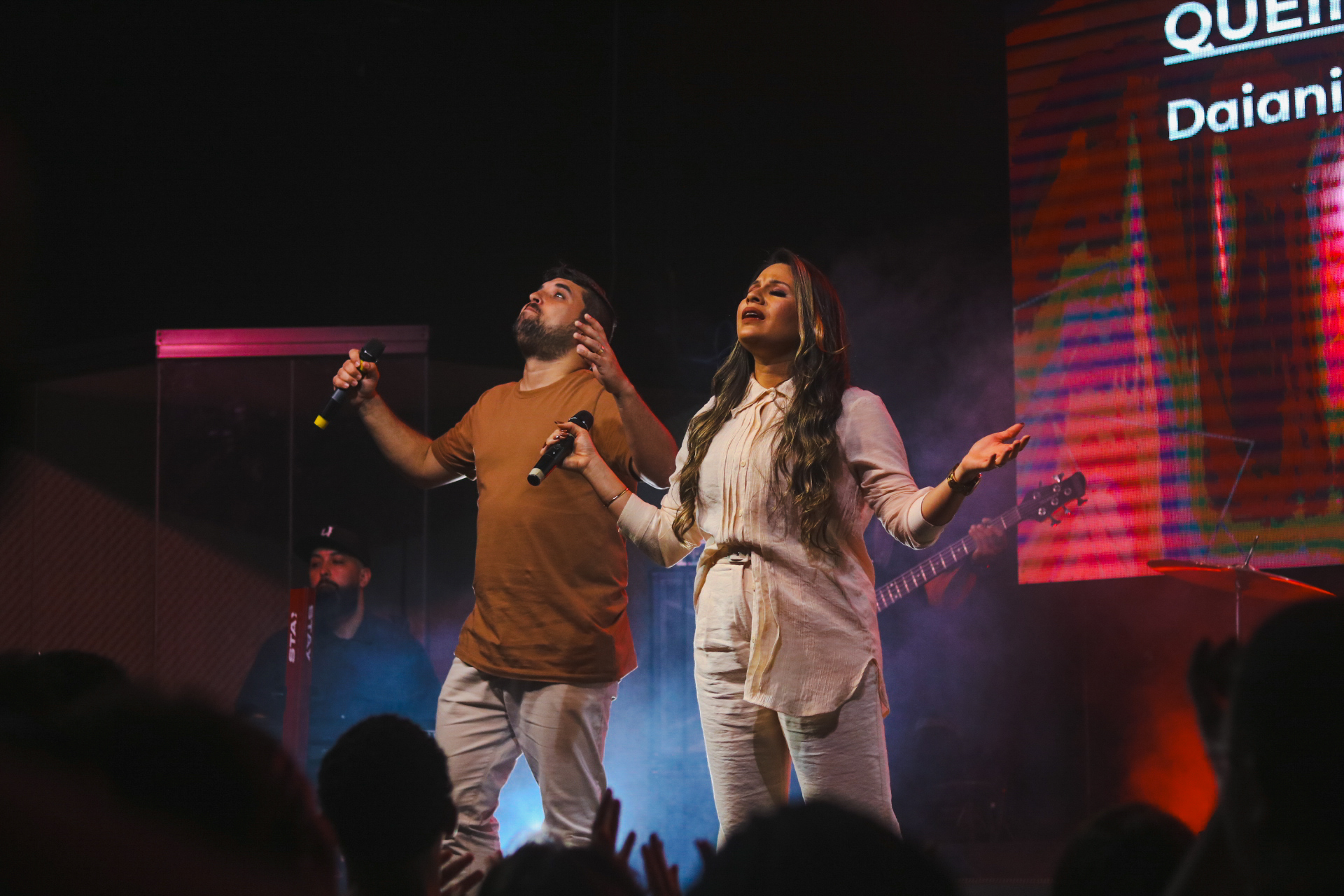 “Queima o Teu Fogo”: Daiani Alves e Alex Xavier Propõem Avivamento Espiritual com Novo Lançamento