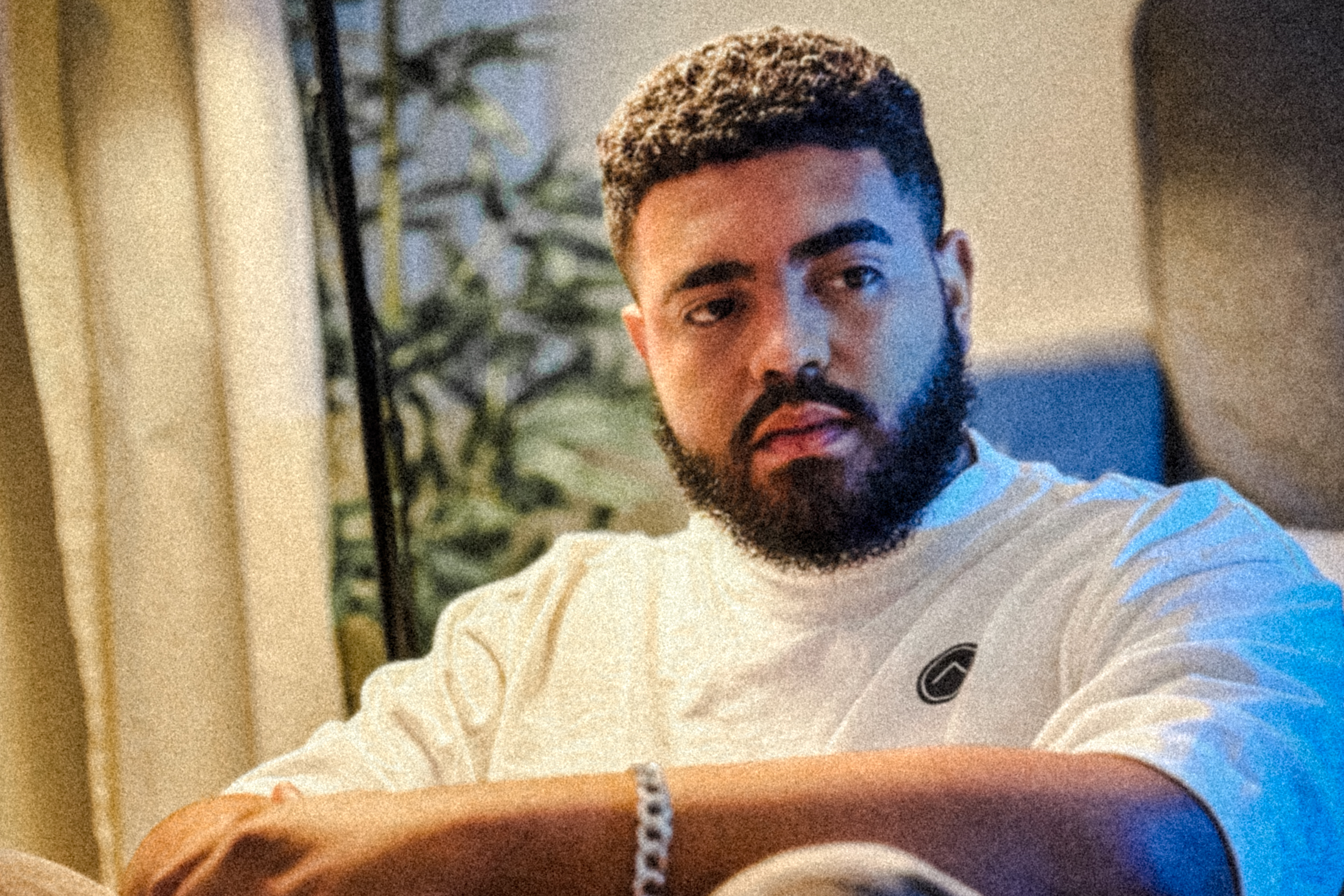 Silas Magalhães reflete sobre o tempo em sua nova canção autoral “Turbulências”