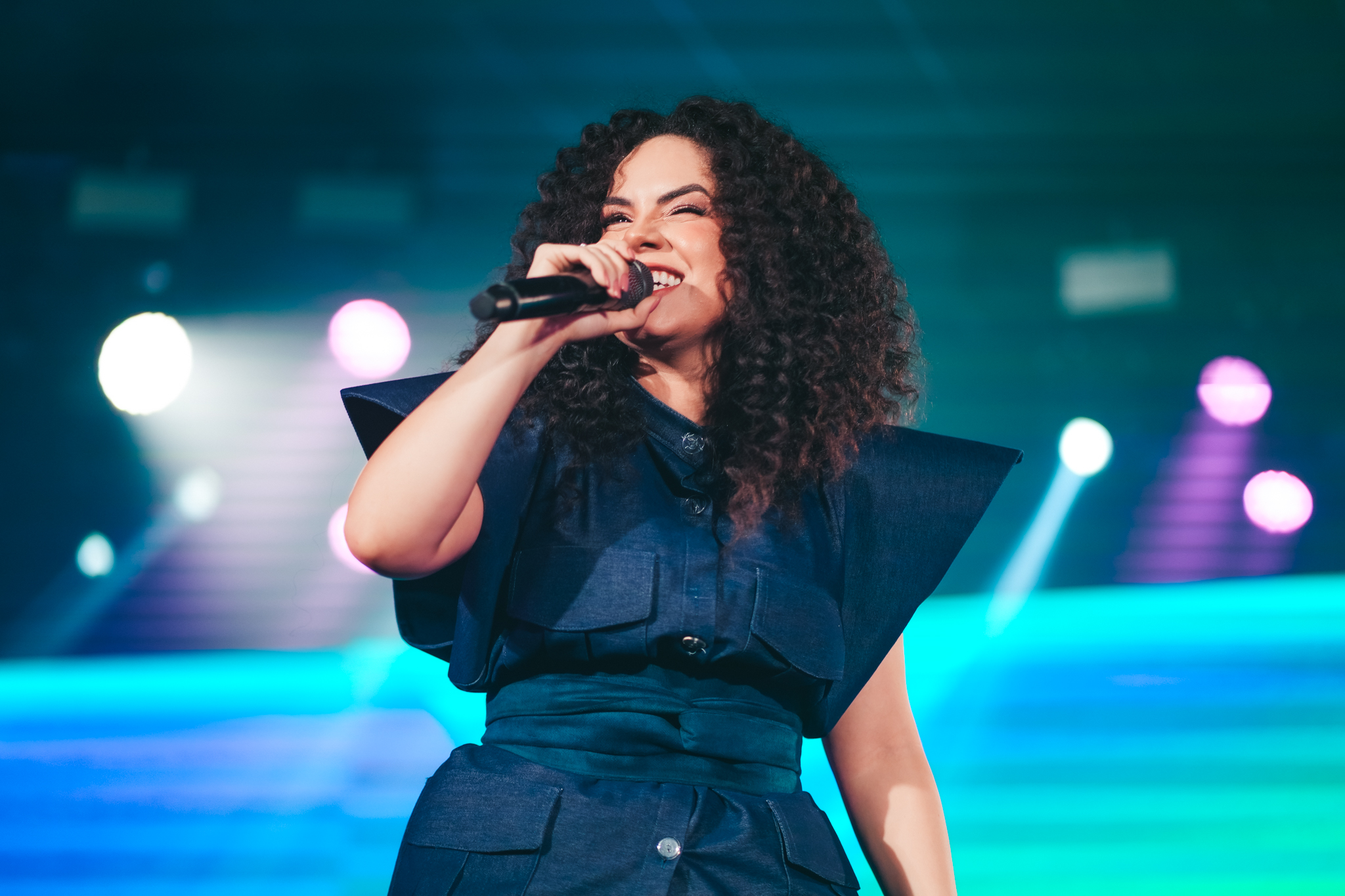 Rebeca Carvalho apresenta a canção “Águas Vivas”, faixa-título de seu primeiro projeto ao vivo