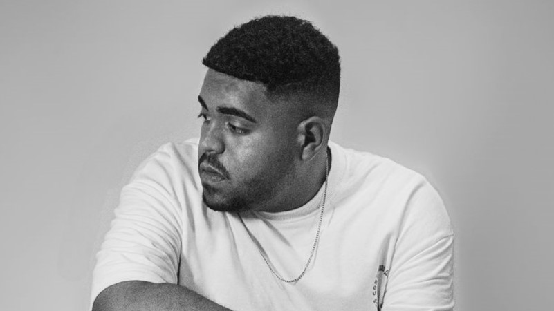 Silas Magalhães mistura funk e R&B em seu novo single “Oi, Deus”