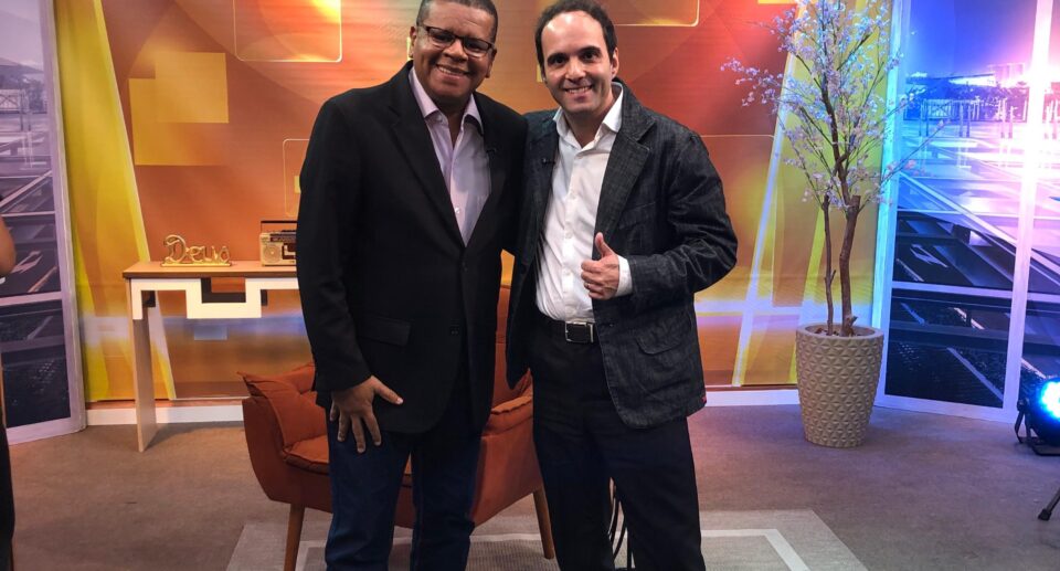 Edu Silvera no programa Noite de Adoradores. Foto: Ítalo Dias.