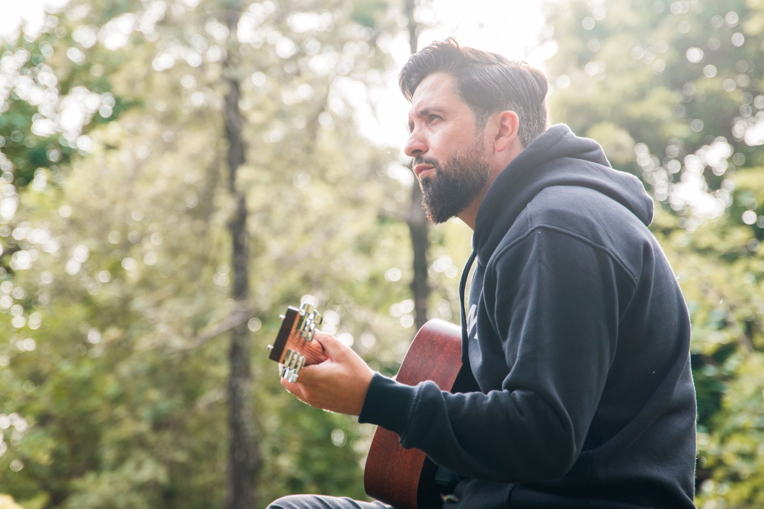 Gabriel Simões estreia no cenário musical com a canção autoral “Eu Irei”