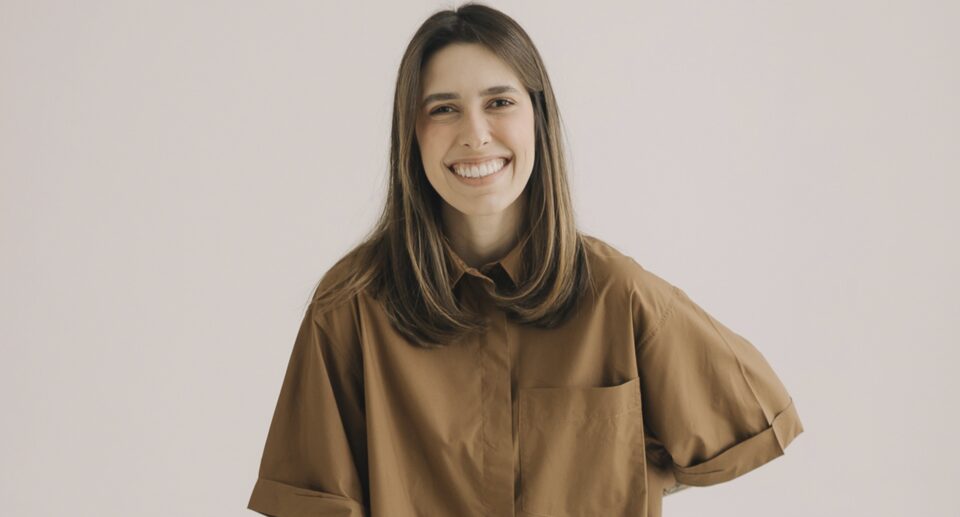 Gabriela Maganete lança o EP “Nuvem no Deserto” e apresenta o clipe da canção “Vem o Vento Forte”