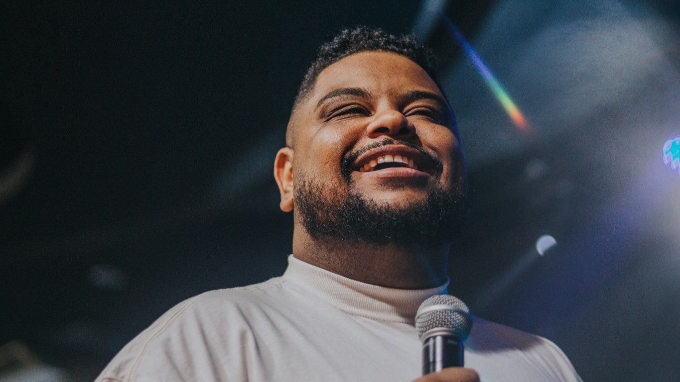 Lukas Agustinho e Oasis Ministry lançam nova versão do sucesso “Yahweh Se Manifestará”