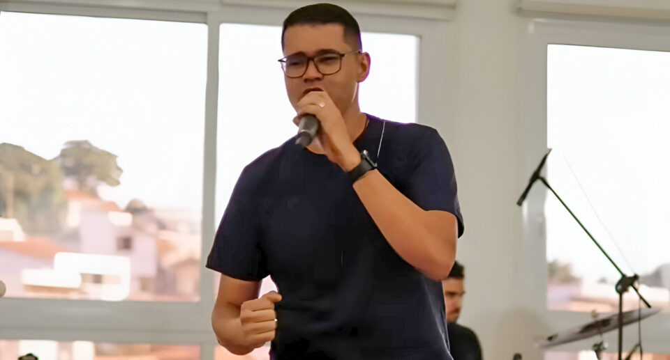 Luccas Marsan apresenta a canção “Mora em mim” pelo selo Bless Music dentro do projeto Bless ONE