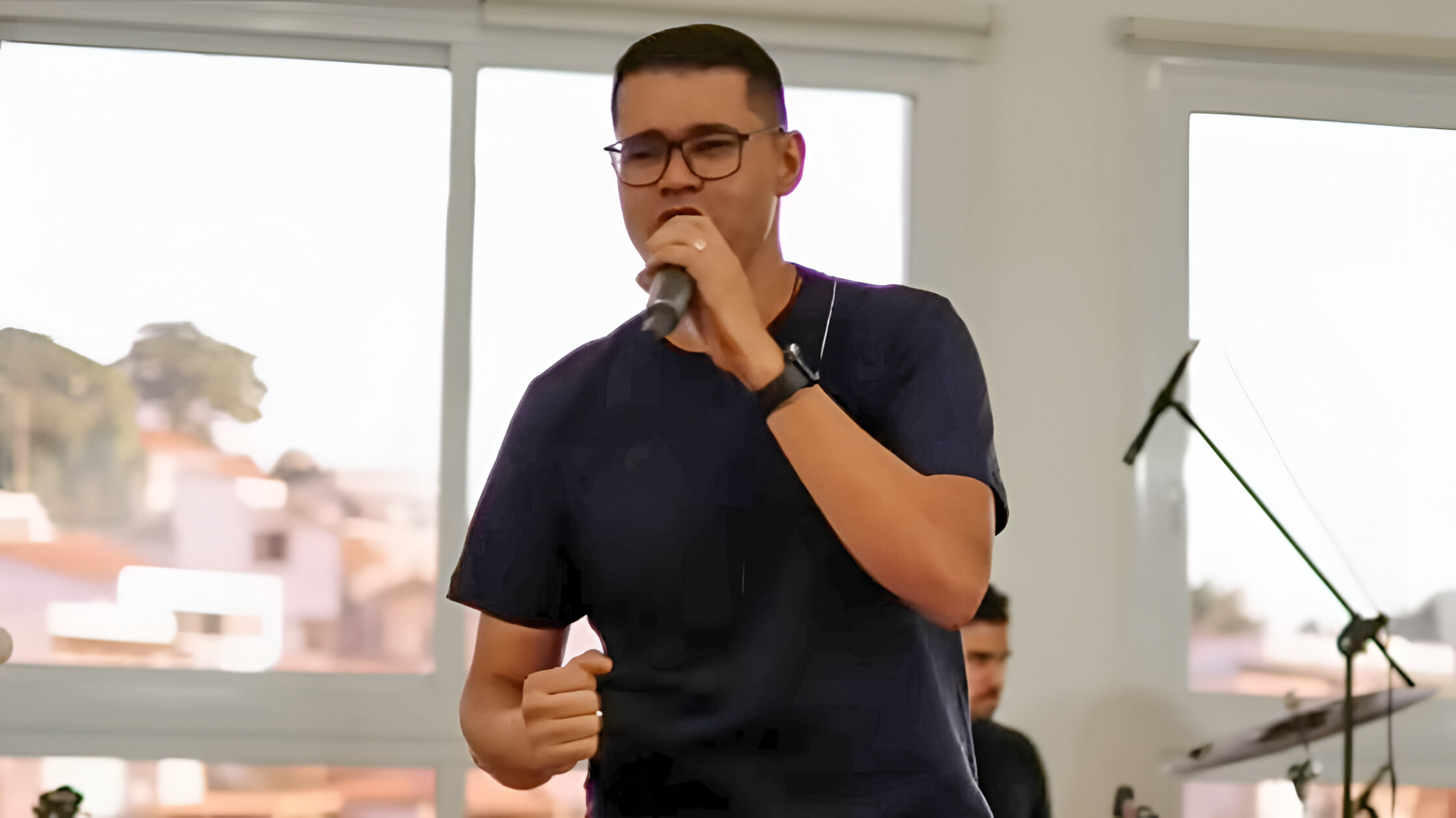 Luccas Marsan apresenta a canção “Mora em mim” pelo selo Bless Music dentro do projeto Bless ONE