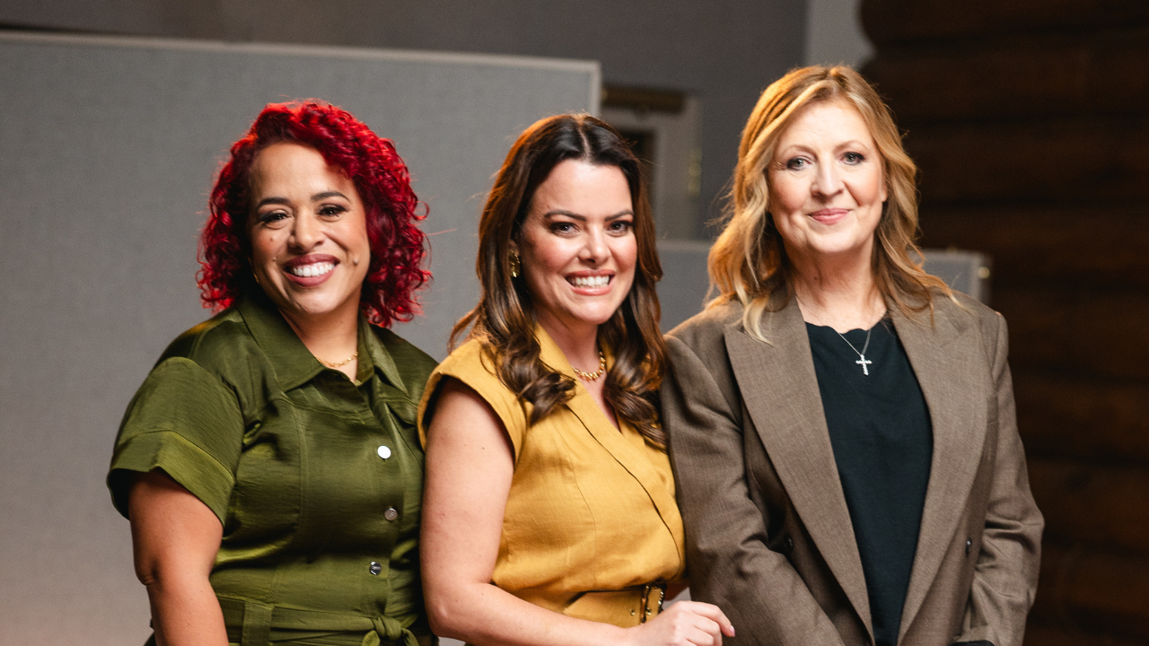 Ana Paula Valadão participa de versão trilíngue de “Aclame ao Senhor” ao lado de Darlene Zschech e Ingrid Rosario 