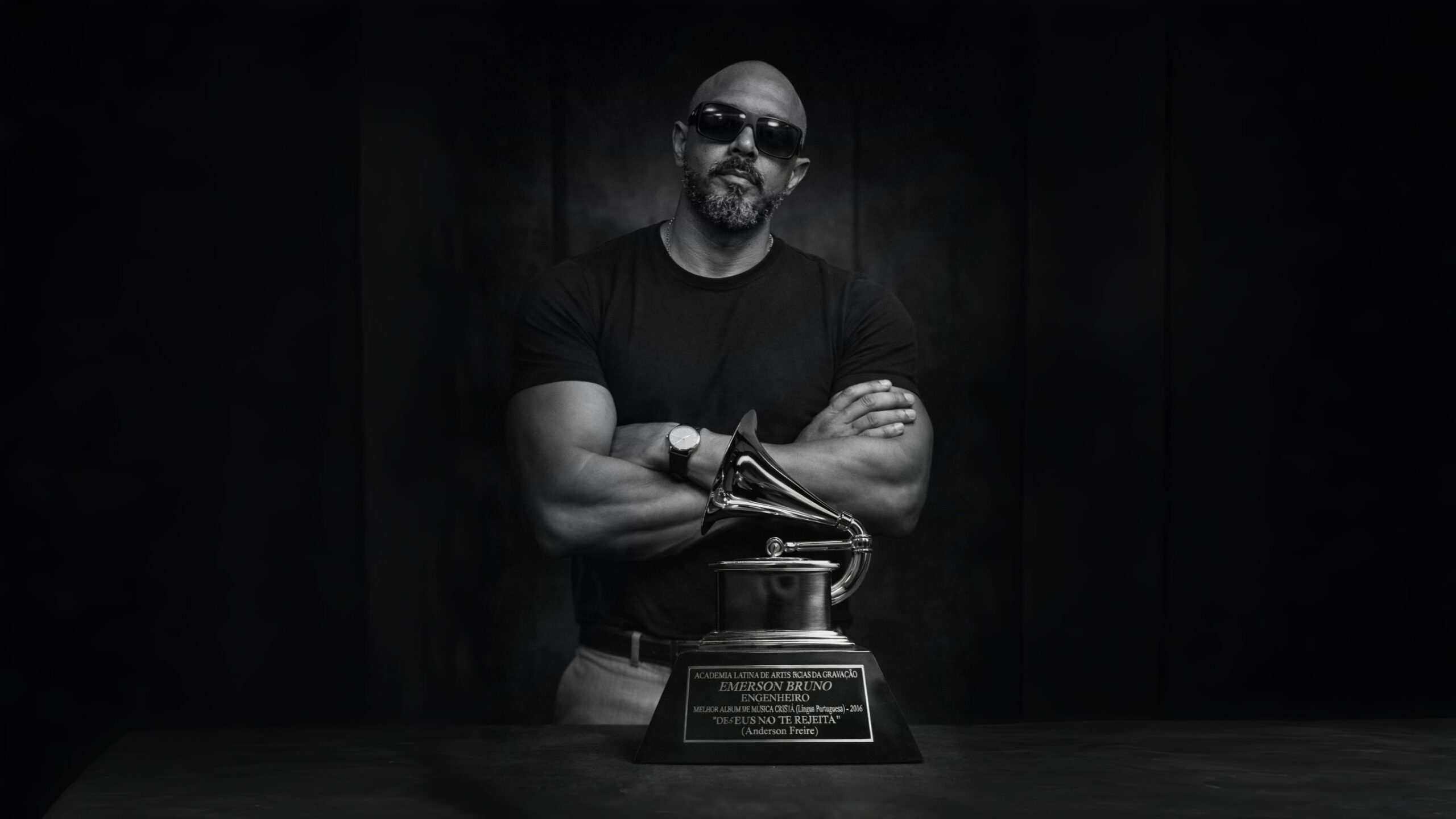 Vencedor do Grammy Latino, produtor Emerson Bruno lança e-book para ministros de louvor