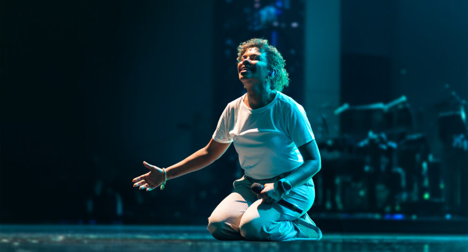Nívea Soares lança a canção “Nossas Mãos Te Exaltarão” pela Onimusic
