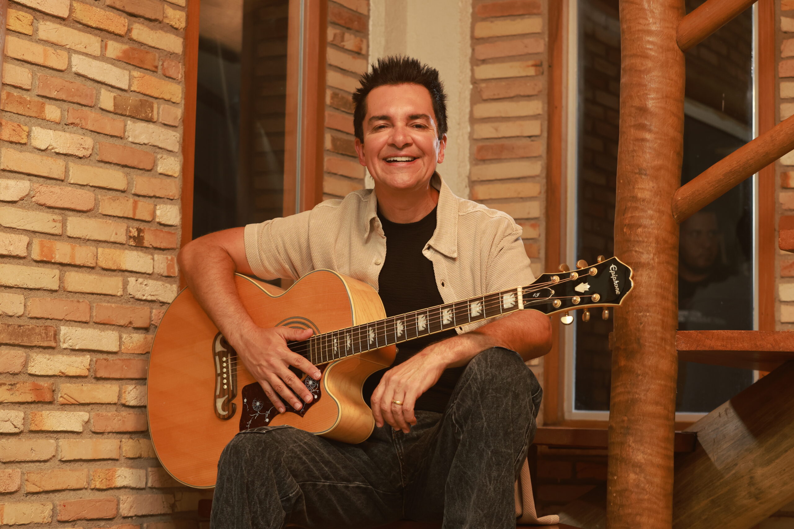 Regis Danese lança “Tu És Tão Bom Pra Mim”, single inédito marcado por fé e gratidão