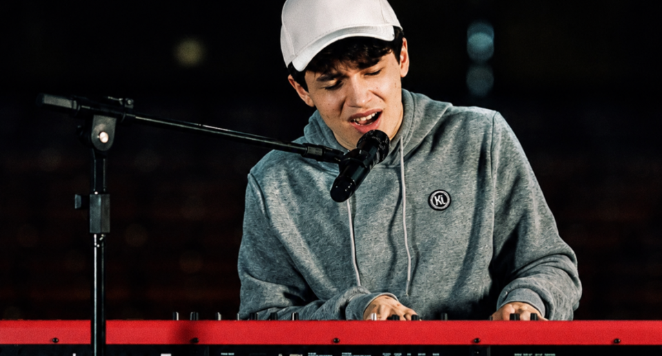 Nicolas Henrique lança versão deluxe de “Quando Todo Mundo Foi Embora Deus Ficou” 