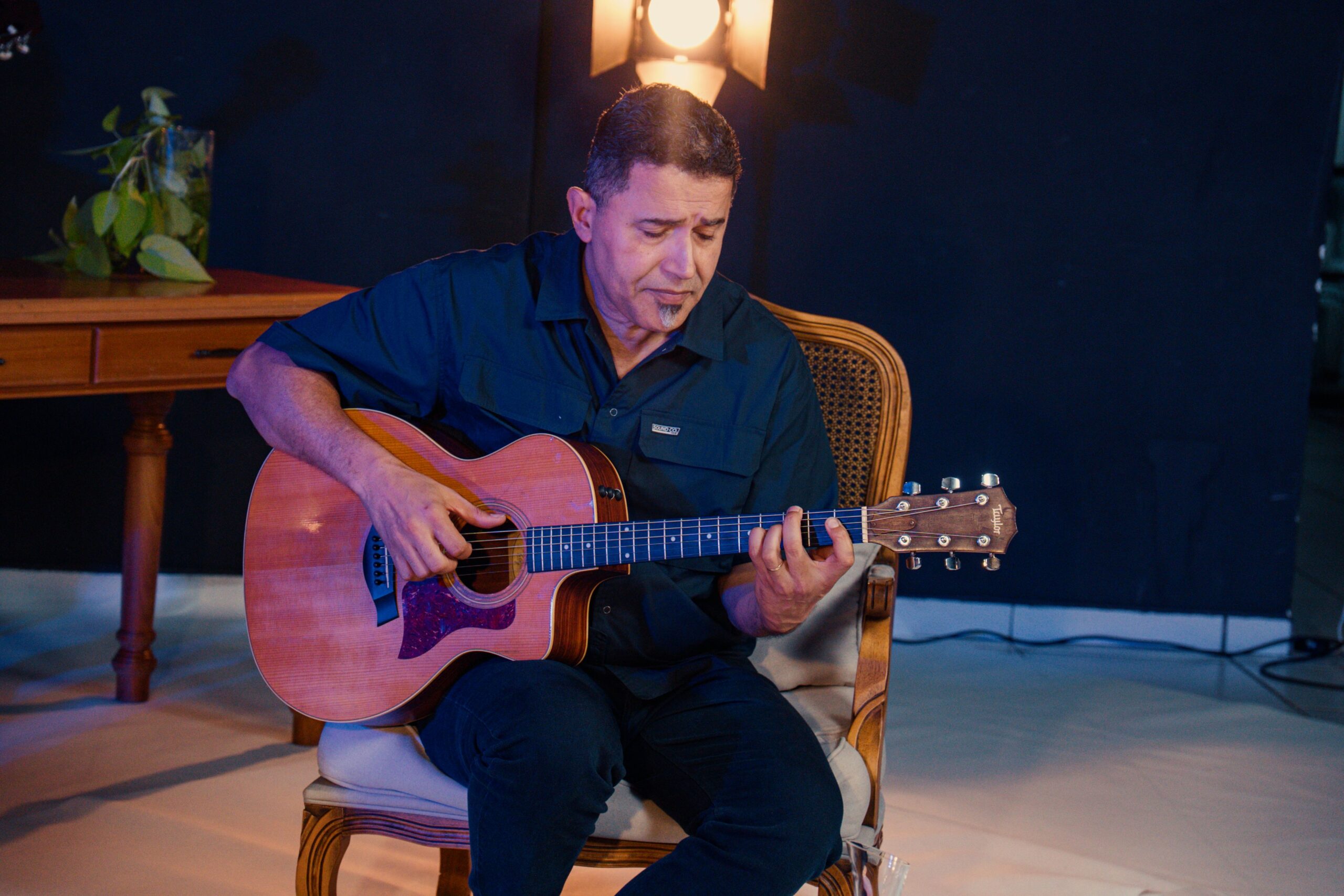 Gerson Borges e Coletivo Candiero lançam o álbum de MPB cristã “Feche os Olhos”