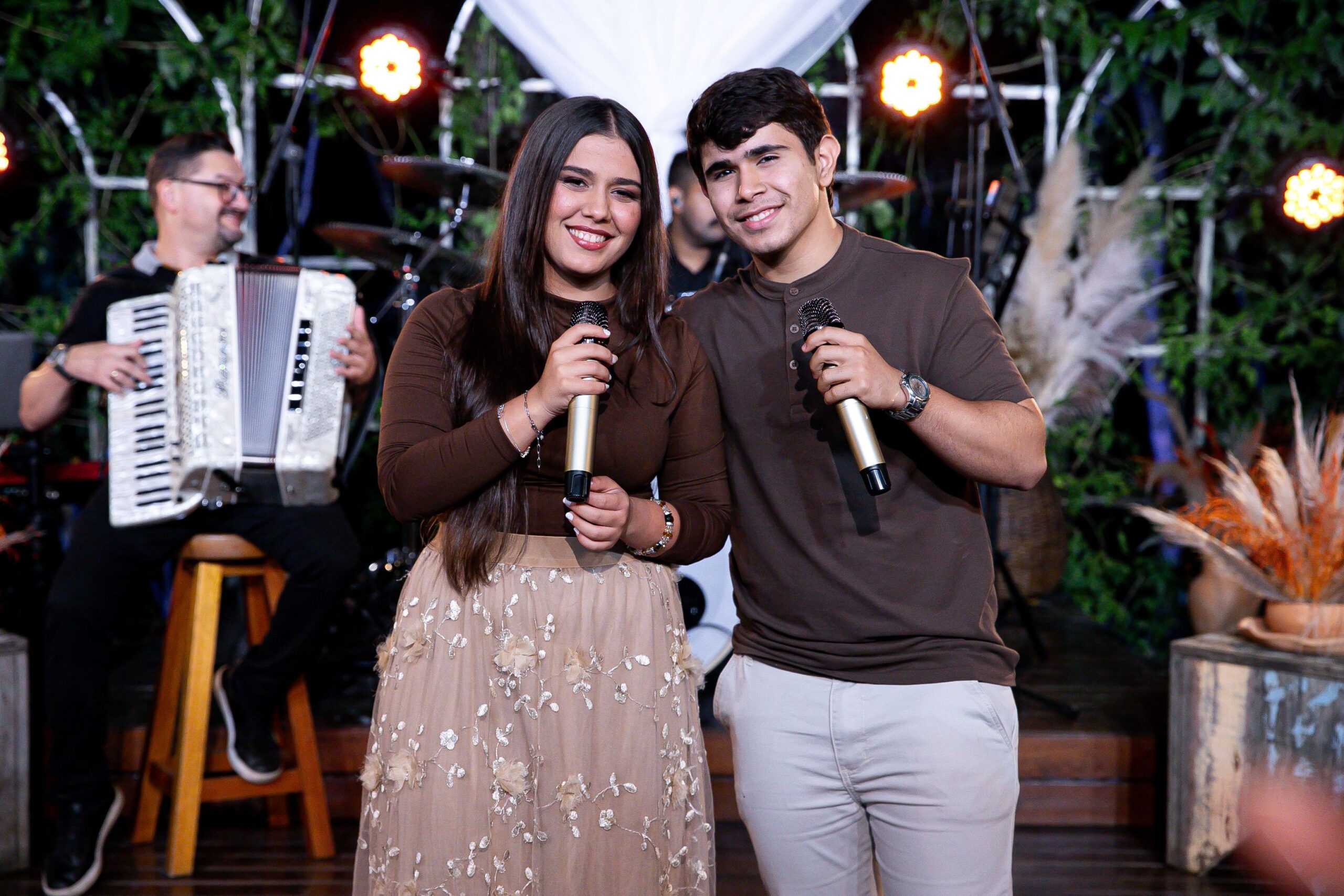 João Marcos e Maria Eduarda lançam versão sertaneja do hit “Bênçãos Que Não Têm Fim”
