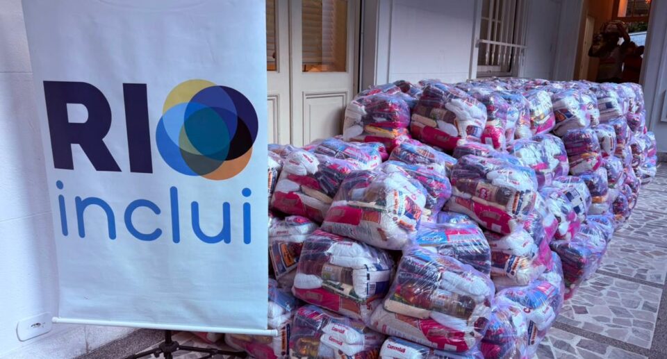 Conferência de Mulheres Evangélicas entrega mais de 7 toneladas de alimentos não perecíveis em parceria com a RIOinclui