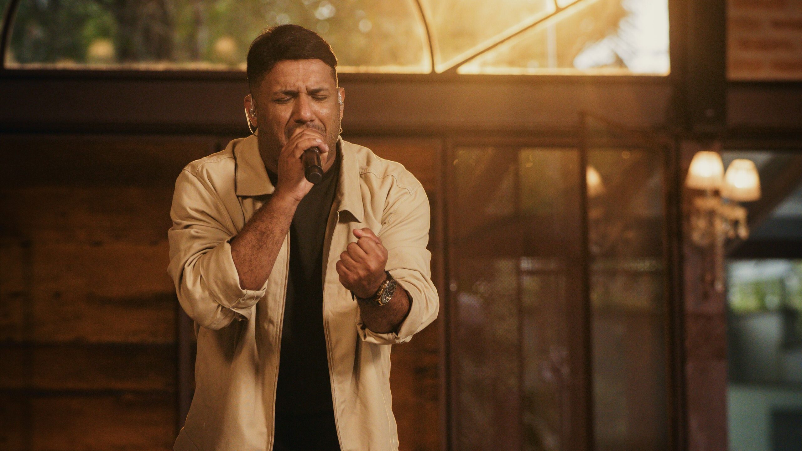 Ronan Sabadini lança o clipe da canção “Marcados Pela Mesa”