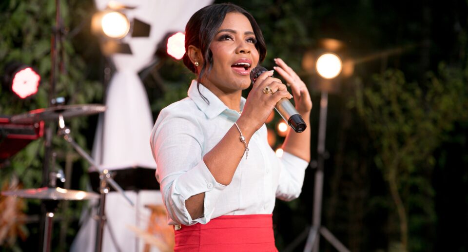 Vanessa Cavalcante lança o single “Cenário Favorável”, do projeto “A Comunhão”