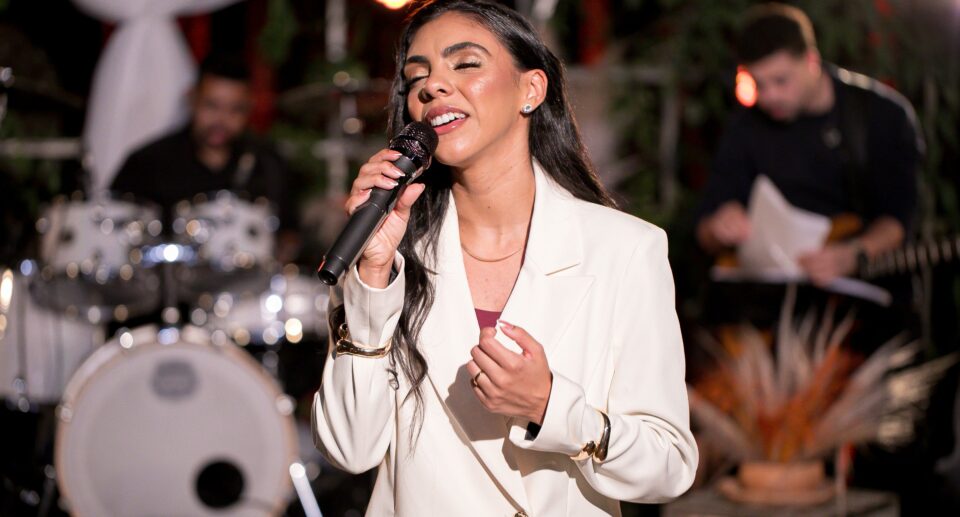 Tawany Camargo lança releitura do sucesso “Um Novo Dia” pela Louvor Eterno