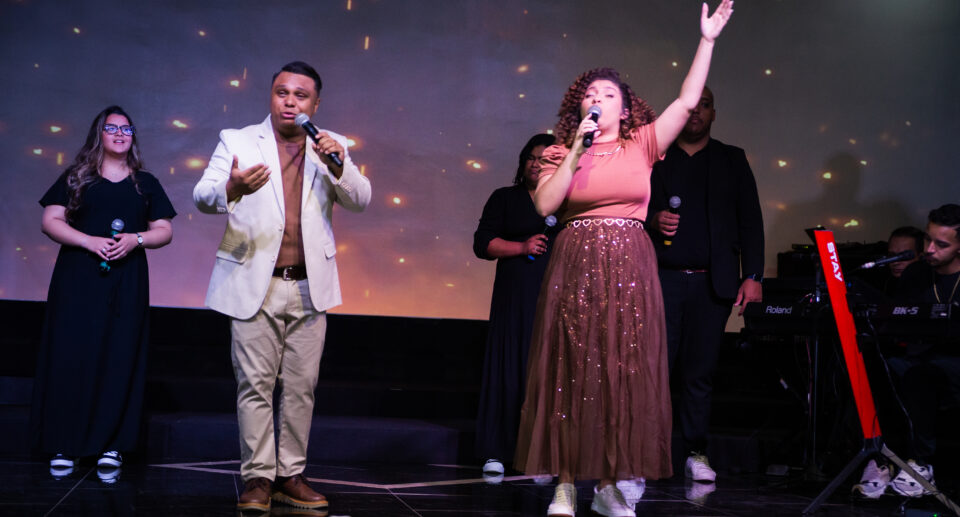 Max e Lis lançam “Faz de Novo” e fazem um clamor por um avivamento genuíno no Brasil