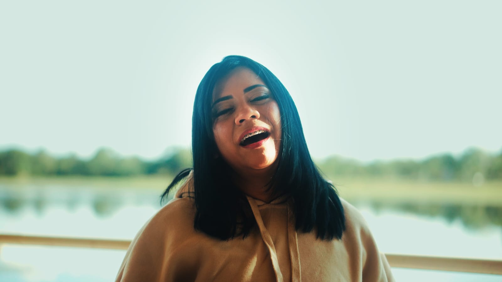 Rosianny Cruz transforma testemunho de superação e fé em novo single “Paz no Caos