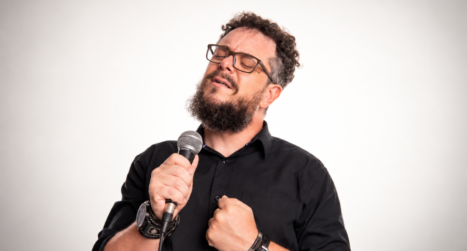 O cantor Carlinhos Falsetti. Foto: Divulgação.
