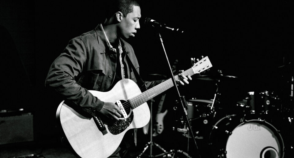 O cantor João Teixeita. Foto: Divulgação.